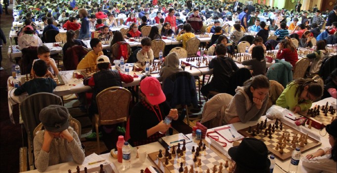 Antalya'da 6 bin kişilik satranç şöleni