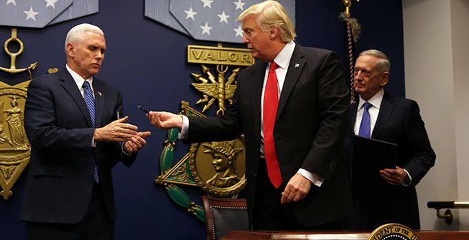 Donald Trump, vize ve iltica yasağını savundu: Ne korkunç bir kargaşa