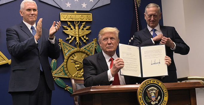 ABD'li kongre üyelerinden kriz çıkartan Trump kararnamesine düzenleme sinyali