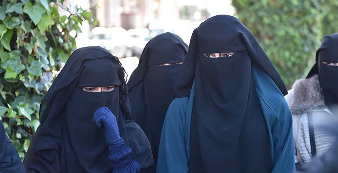 Danimarka’dan peçe ve burka yasağı