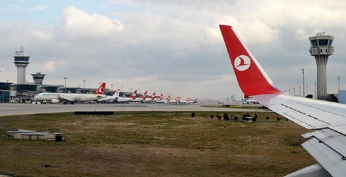 Motoruna kuş giren THY uçağı Atatürk Havalimanı’na geri döndü