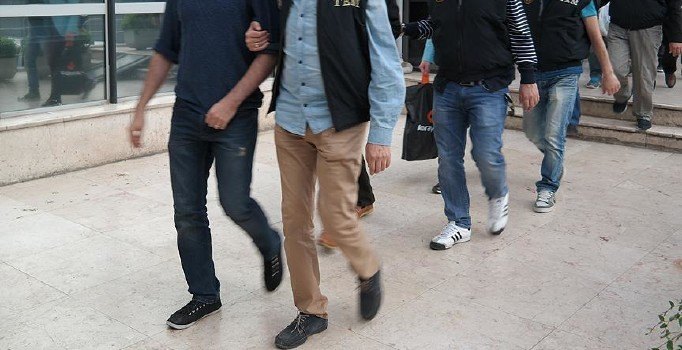 Darbeci subayın eşi mahkemede böyle bağırdı: İdam edilsinler