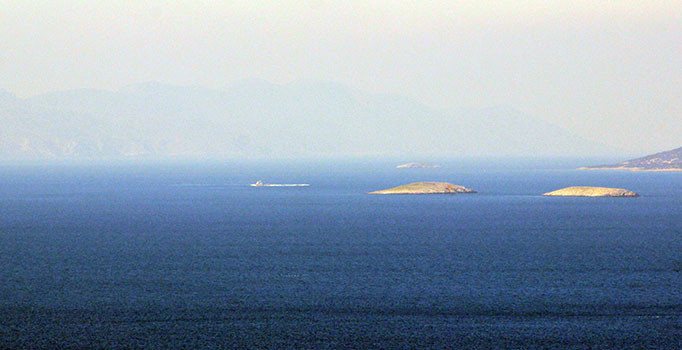 Kardak geriliminde 4. gün: Yunan Sahil Güvenlik botlarına müdahale edildi