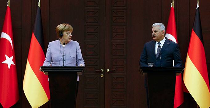 Yıldırım ve Merkel'den ortak açıklama: Adalet içinde muamele