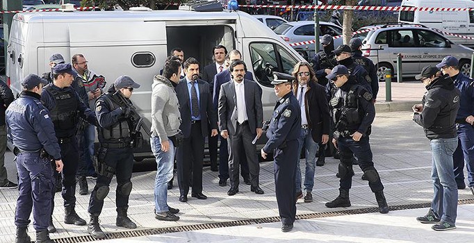 Başbakan Yıldırım: Yunanistan'a kaçan darbeci askerin iadesi konusunda Çipras'a mektup gönderdim