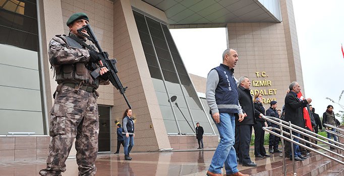 İzmir'de adliye saldırısındaki otomobili satan kişi ByLock'tan tutuklandı