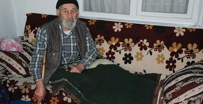 14 yıldır aldığı emekli maaşı kesilen yaşlı adamın çaresizliği