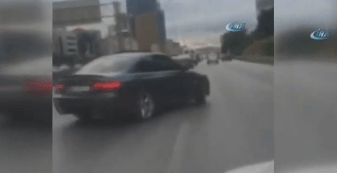 E-5'te trafiğin ortasında drift