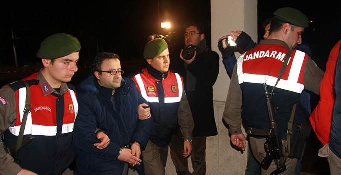 FETÖ’cü öğretim üyesi sahte kimlikle Yunanistan'a kaçarken yakalandı