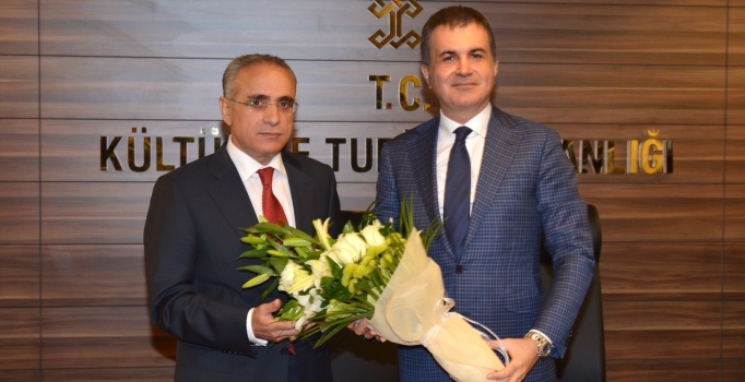 Ömer Çelik, Yalçın Topçu'ya görevini devretti