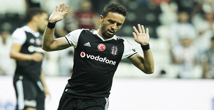 Dev derbide Gökhan Gönül için 'gül' hazırlığı