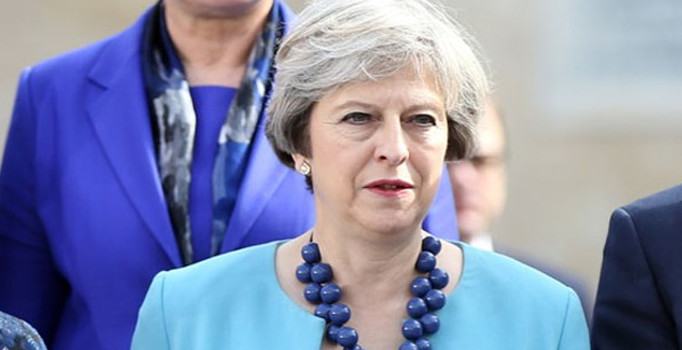 İngiltere Başbakanı May, seçim çalışmalarını durdurdu