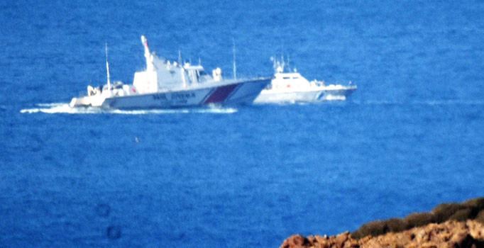 Türk askeri Kardak’ta Yunan botuna geçit vermedi