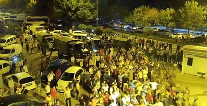 AK Parti’yi işgale giden asker: “Başımızdaki yüzbaşı vatandaşlar için ‘Ezin şu şerefsizleri’ dedi"