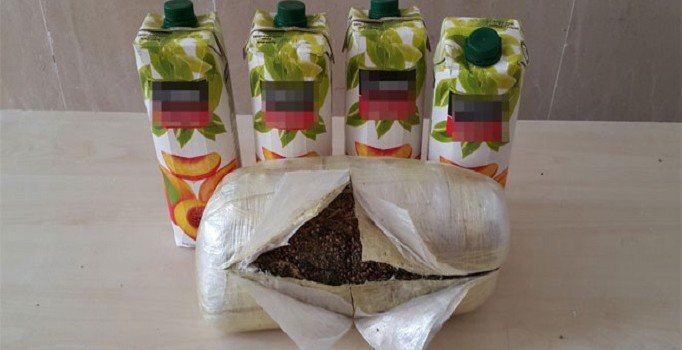 Meyve suyu kutuları içerisinde esrar yakalandı