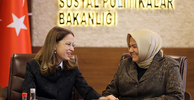 Yeni Aile ve Sosyal Politikalar Bakanı Ayşen Gürcan 
görevi devraldı