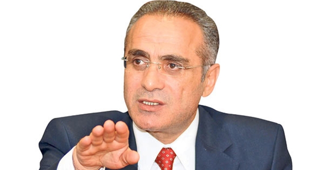 Yalçın Topçu kimdir?