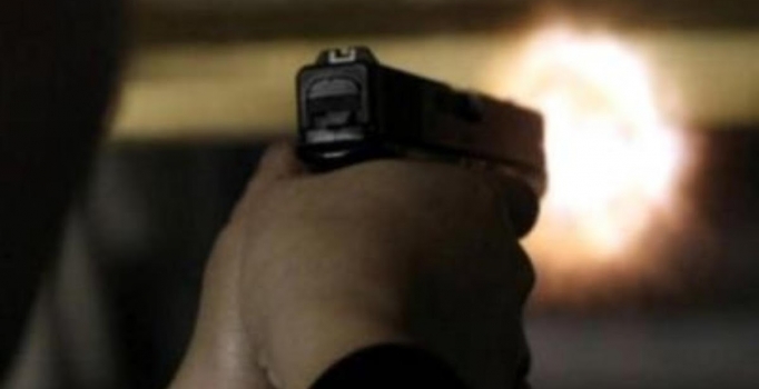 Afganistan konsolosluğunda koruma diplomatı vurarak öldürdü