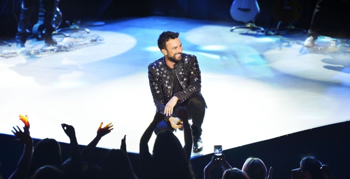 Monte Carlo’nun en ünlü meydanı dev Tarkan posterleriyle süslendi