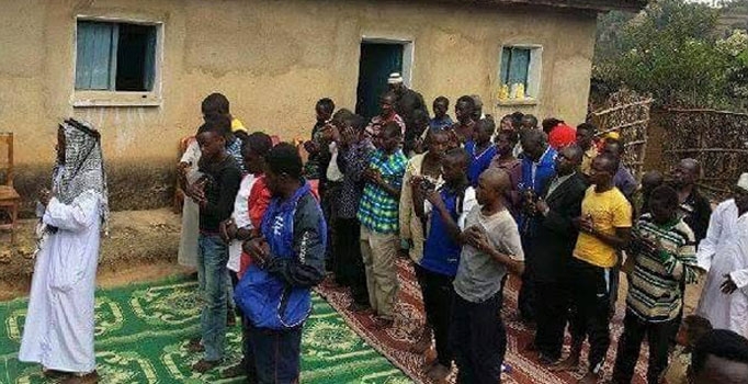 Ruanda'da papaz ve 
cemaati Müslüman oldu