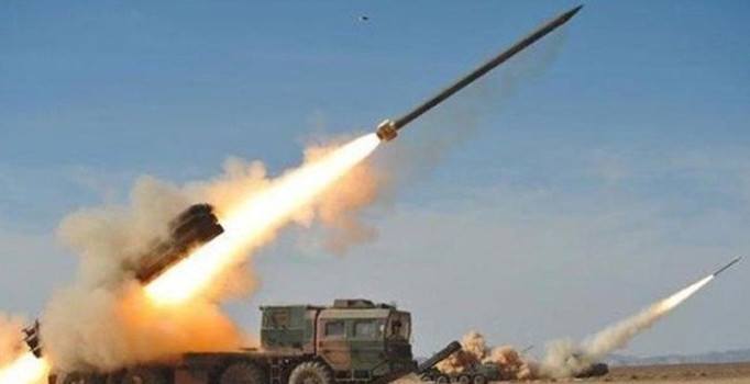 Husiler Suudi Arabistan'ın başkenti Riyad'ı füzeyle vurdu