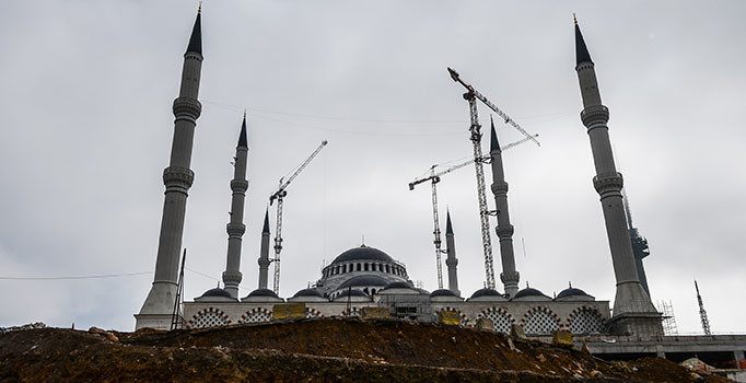 Çamlıca Camii taçlandırıldı: Havadan drone ile görüntülendi