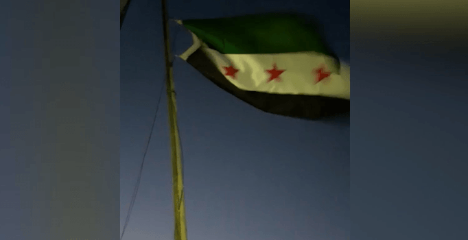 El Bab'da Akil Tepesi'ne böyle bayrak diktiler | Video