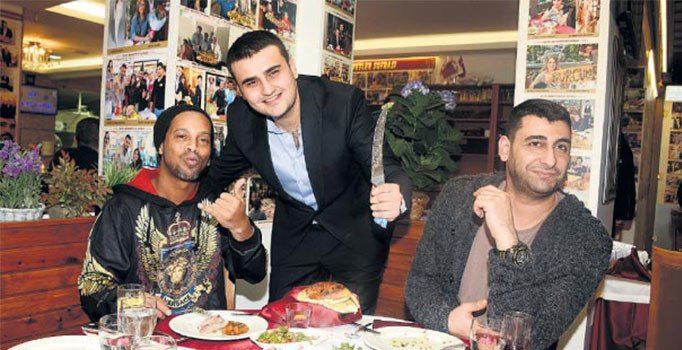 Menejeri açıkladı: Ronaldinho Survivor'a katılabilir