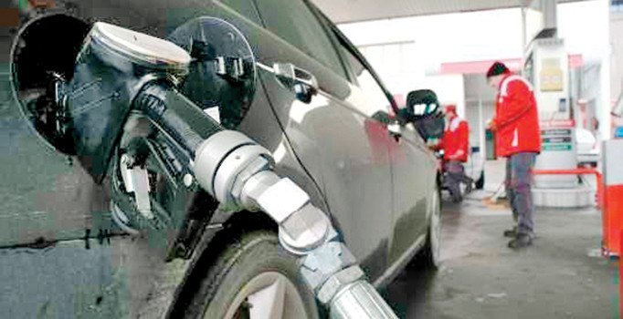 Dolar düştü ama akaryakıt hâlâ cep yakıyor