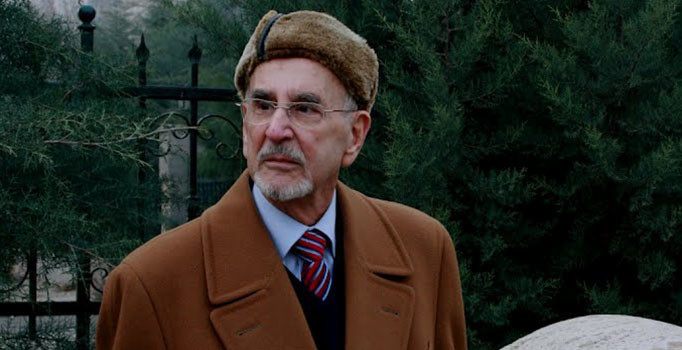 Osmanlı beyzadesi Bülent Osman'ın cenazesi Fatih Camii'nde defnedildi