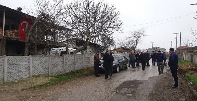 Suriye’de DEAŞ saldırı sonrası şehit olan Ömer Akkuş’un baba evine ateş düştü