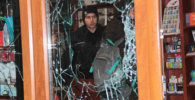 Beyoğlu’nda Kırmızı Kedi Yayınevi’ne çekiçli saldırı