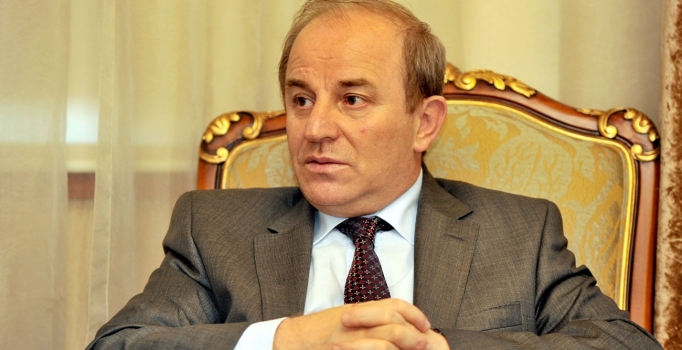 Eski İçişleri Bakanı 
Sebahattin Öztürk istifa etti