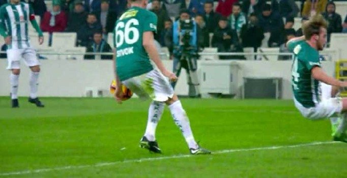 Bursaspor Fenerbahçe maçına verilen penaltılar damgasını vurdu