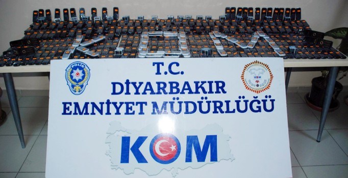 Diyarbakır'da 836 kaçak cep telefonu ele geçirildi