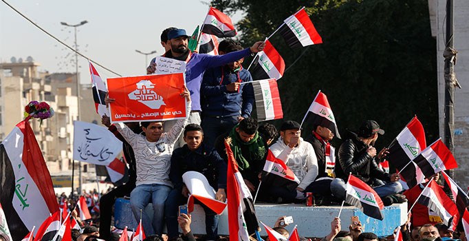Bağdat’ta seçim kurulu ve seçim kanunu protesto edildi