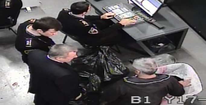 Bursa'da bebek bezlerinin içinden kaçak sigara çıktı