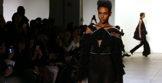 Türk modacı Hakan Akkaya'dan New York Moda Haftası'nda defile