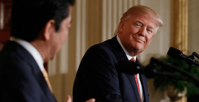 Japon liderle görüşen Trump'tan şok hareket!