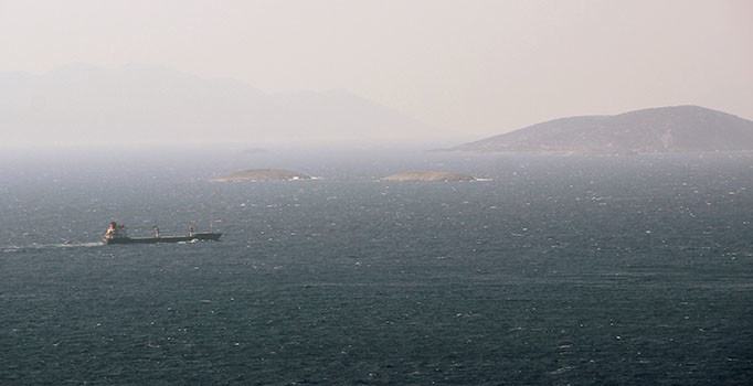 Türk ve Yunan sahil güvenlik ekipleri, fırtına nedeniyle Kardak'a uğramadı