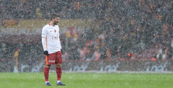 Galatasaray - Kayserispor maçında taraftardan tepki: Sabrımız taşıyor, adam gibi oynayın