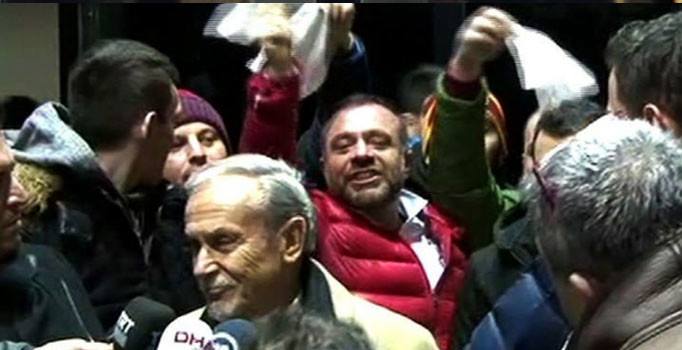 Galatasaray İkinci Başkanı Cengiz Özyalçın’a beyaz mendilli protesto