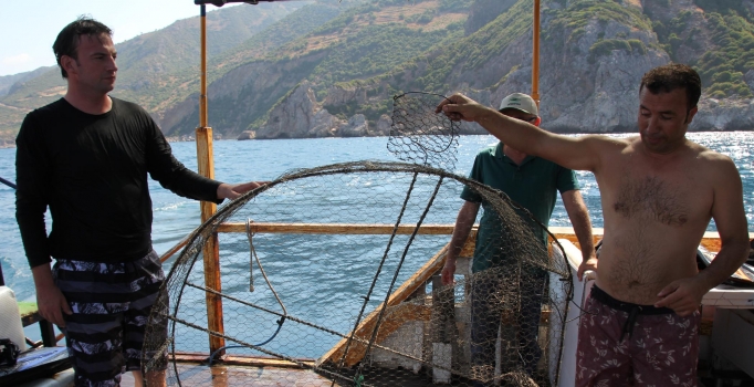 Denizde kaçak avcılara göz açtırılmadı