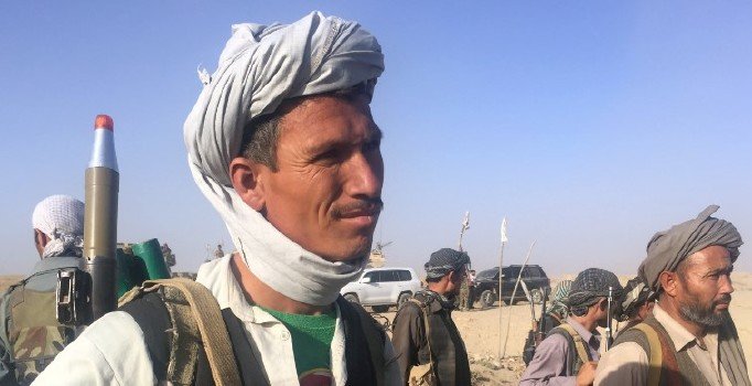 Afganistan’da 12 kişilik yerel güç Taliban’a katıldı