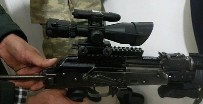 Hakkari'de silah dürbünleri ele geçirildi
