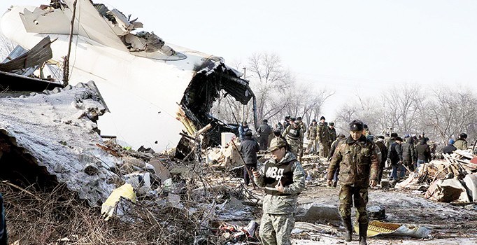 Kargo uçağı pas geçerken çakıldı