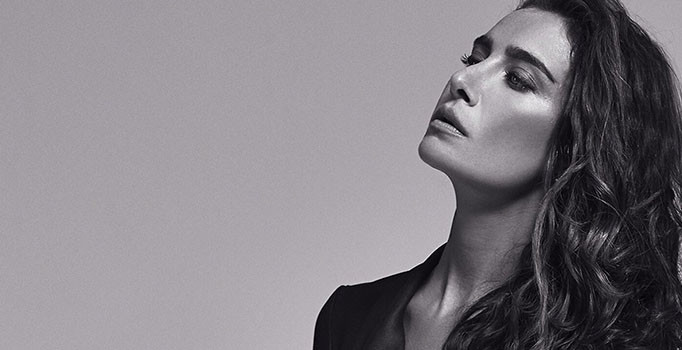 Şarkıcı Sıla Gençoğlu trafik kazasında yaralandı | Son dakika haberleri