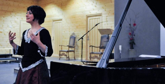 Ünlü piyanist, evinde öldürüldü