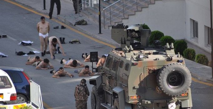 15 Temmuz gecesi, karargahta dolaşan 20 kamuflajlı sivil aranıyor