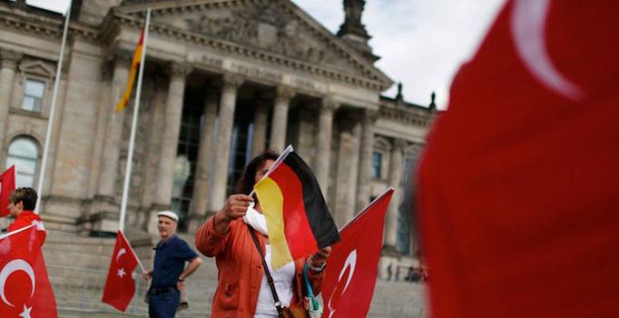 Almanya'da ajanlıkla suçlanan imamlara yönelik operasyon konusunda DİTİB'den açıklama